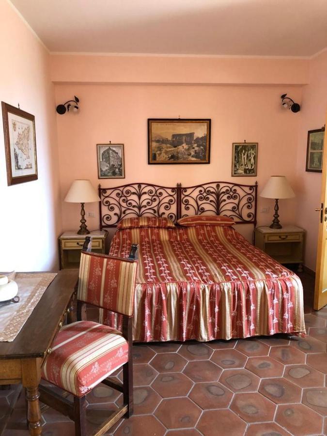 Bed and Breakfast La Capanna Di Giuseppe E Maria Таорміна Екстер'єр фото