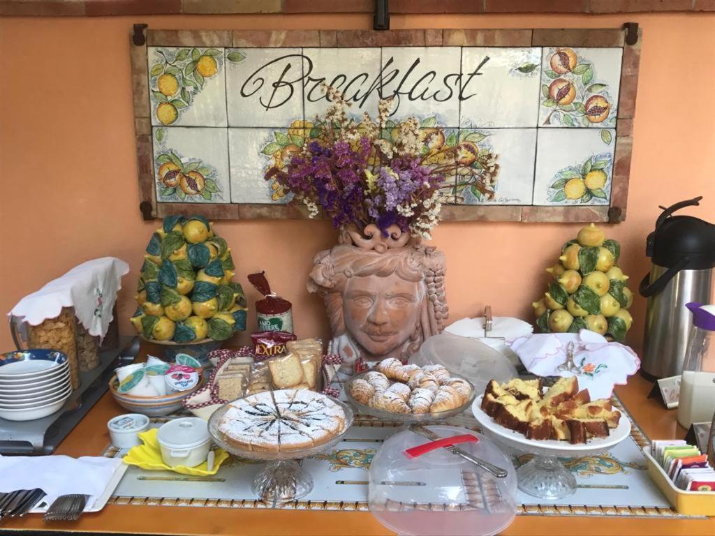 Bed and Breakfast La Capanna Di Giuseppe E Maria Таорміна Екстер'єр фото