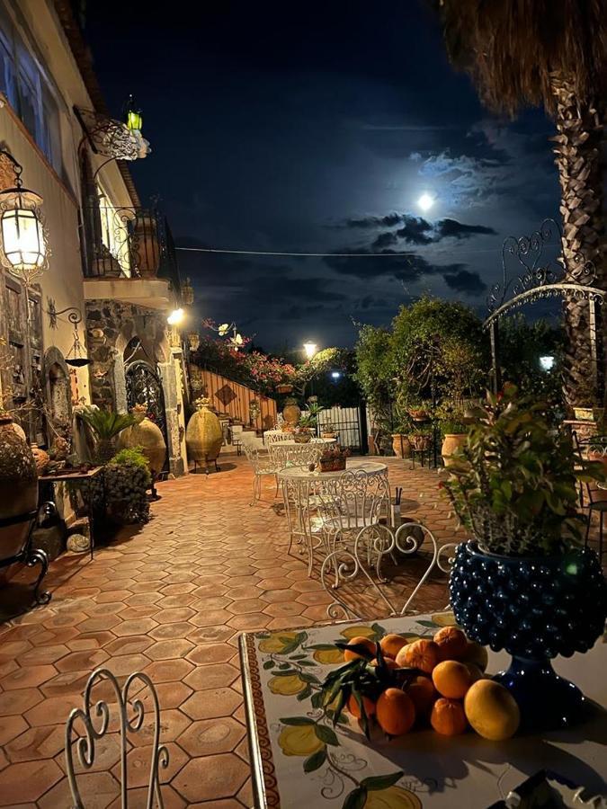 Bed and Breakfast La Capanna Di Giuseppe E Maria Таорміна Екстер'єр фото